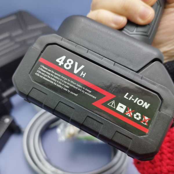 Портативная аккумуляторная (48В) мойка для автомобиля в кейсе / Мойка высокого давления беспроводная